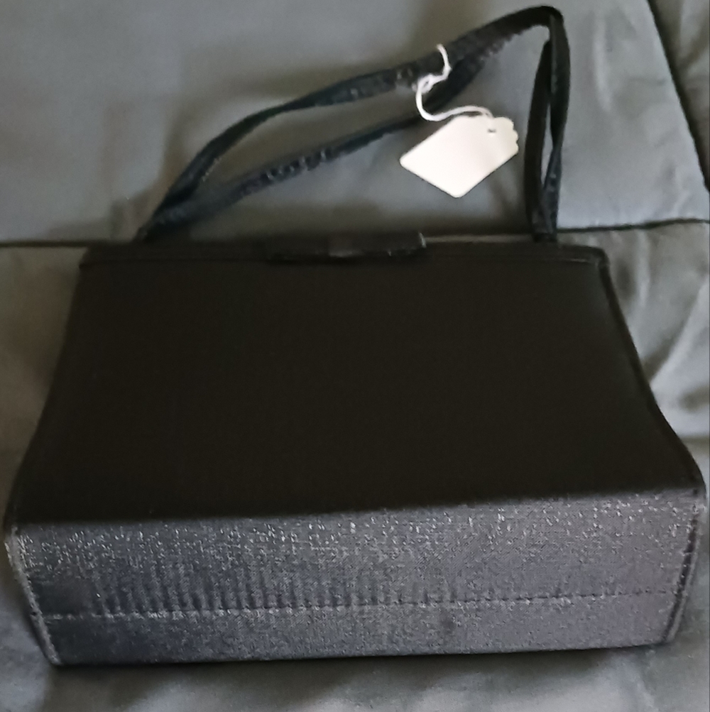 Purse - Picture 3 of 5